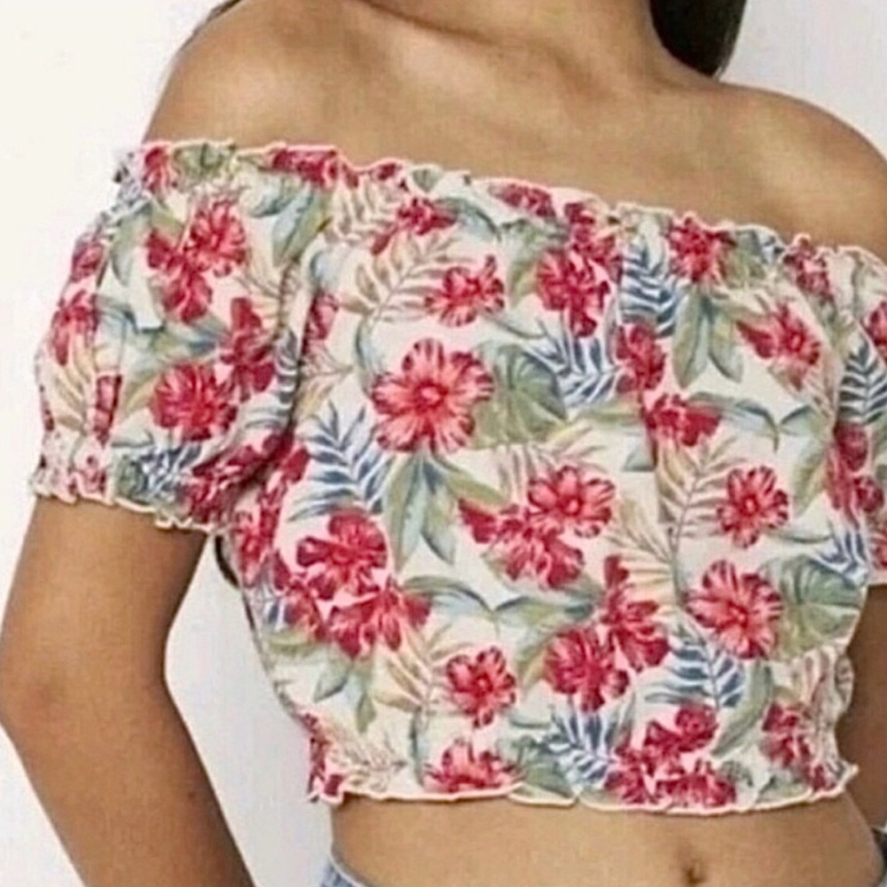 AE - Tropical Off Shoulder Crop Tee